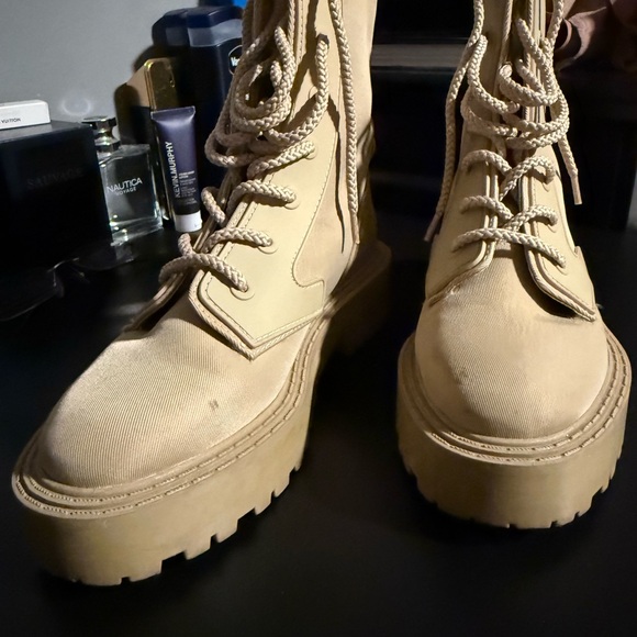 ZARA Faux Shearling Lined ankle boot - Picture 6 of 8